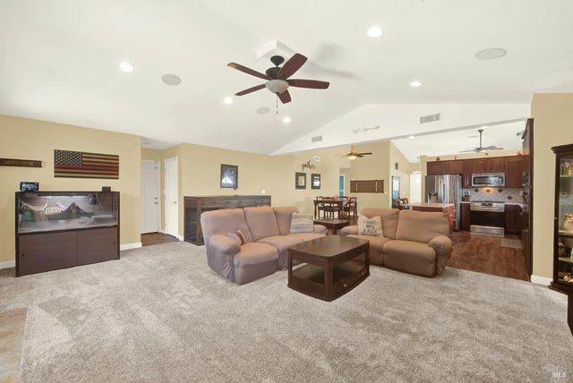 967 Copper Way, Vacaville, CA 95687