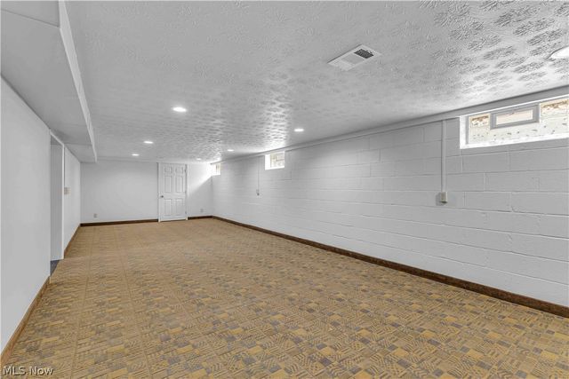 3332 North Avenue, Parma, OH 44134
