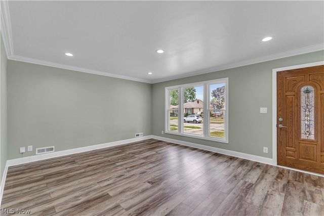 3332 North Avenue, Parma, OH 44134