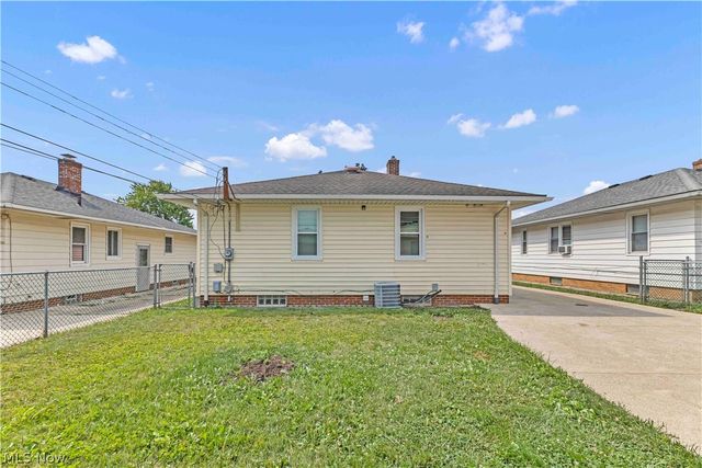 3332 North Avenue, Parma, OH 44134