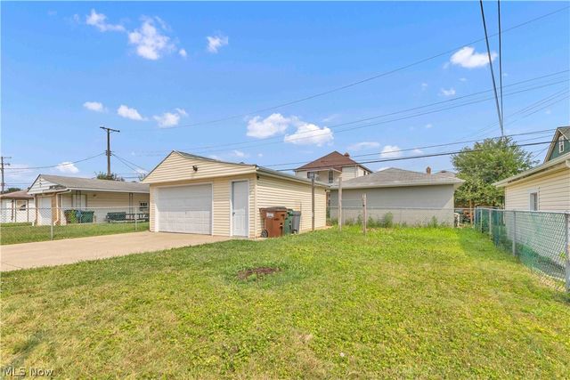 3332 North Avenue, Parma, OH 44134