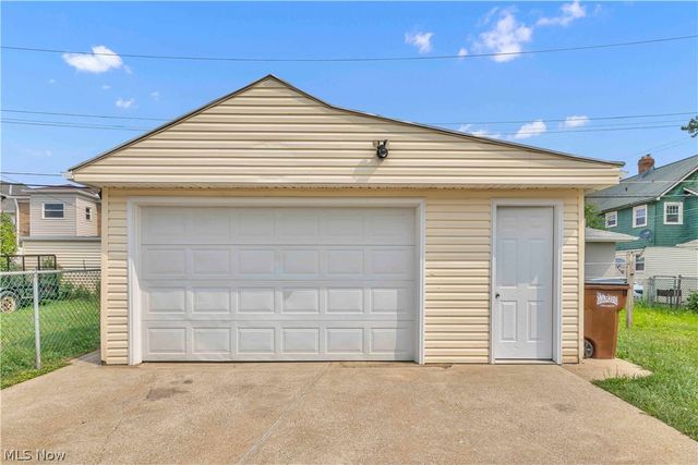 3332 North Avenue, Parma, OH 44134