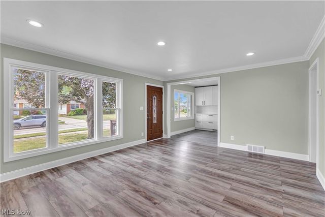 3332 North Avenue, Parma, OH 44134