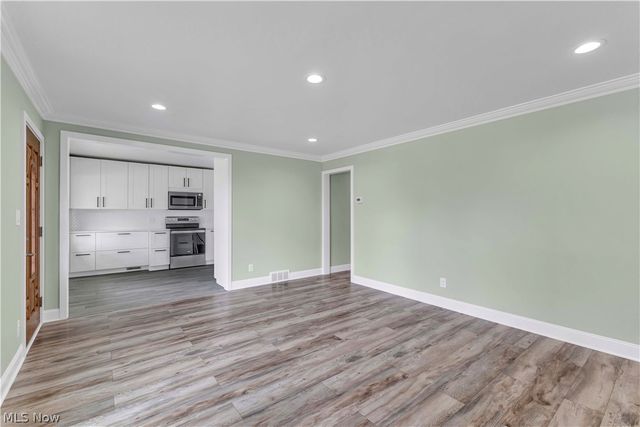 3332 North Avenue, Parma, OH 44134
