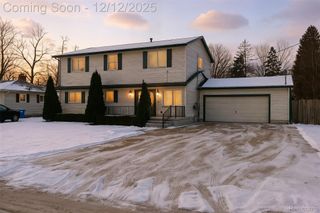 32477 Saint Vincent Avenue, Warren, MI 48092