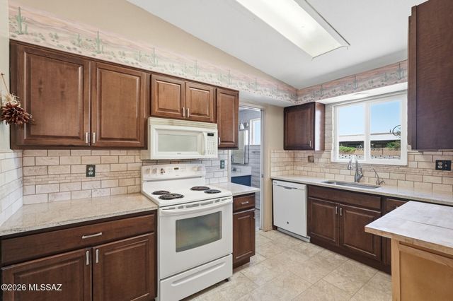 117 E El Limon, Green Valley, AZ 85614