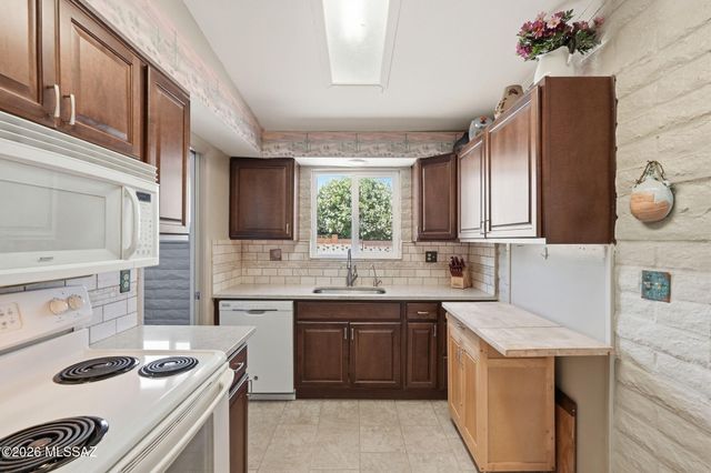117 E El Limon, Green Valley, AZ 85614