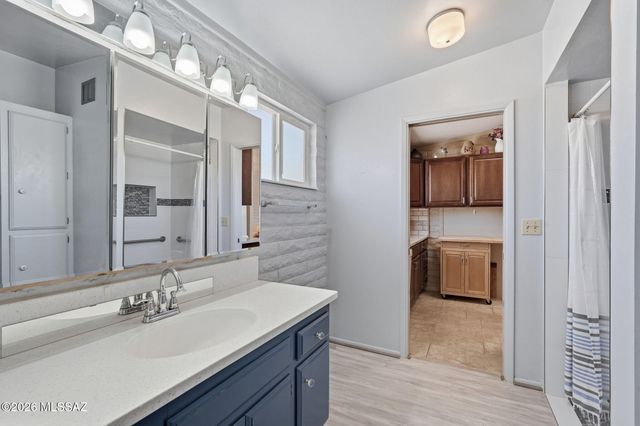 117 E El Limon, Green Valley, AZ 85614