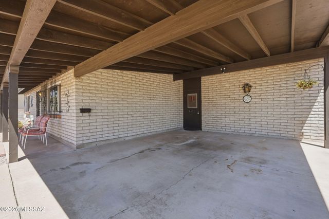 117 E El Limon, Green Valley, AZ 85614