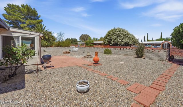 117 E El Limon, Green Valley, AZ 85614