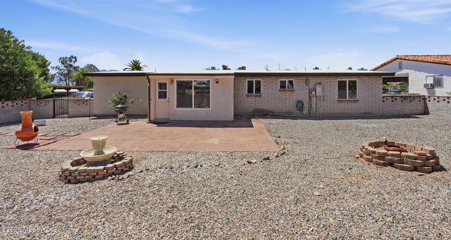 117 E El Limon, Green Valley, AZ 85614