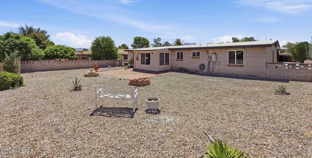 117 E El Limon, Green Valley, AZ 85614