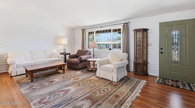 117 E El Limon, Green Valley, AZ 85614