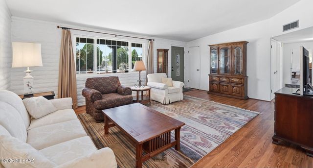 117 E El Limon, Green Valley, AZ 85614