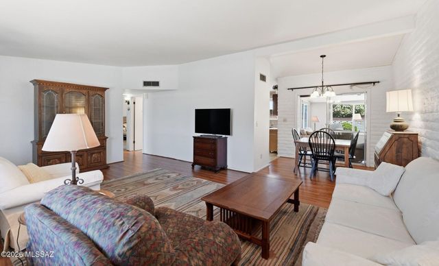 117 E El Limon, Green Valley, AZ 85614