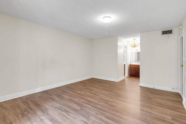 5900 NW 44th Street 106, Lauderhill, FL 33319