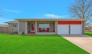 920 Sherwood Road, Clinton, OK 73601