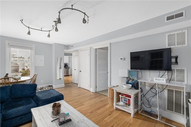 423 Thames Street 2, Newport, RI 02840