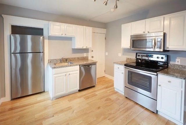 423 Thames Street 2, Newport, RI 02840