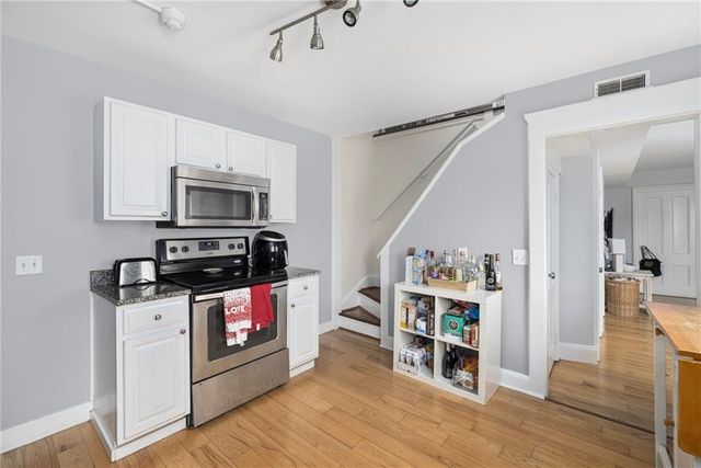 423 Thames Street 2, Newport, RI 02840