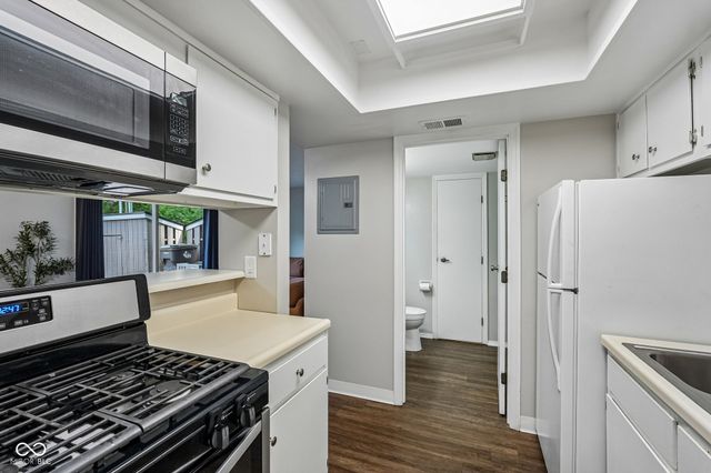 3962 Braddock Road, Indianapolis, IN 46268