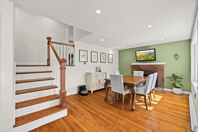 220 Weymouth St, Holbrook, MA 02343