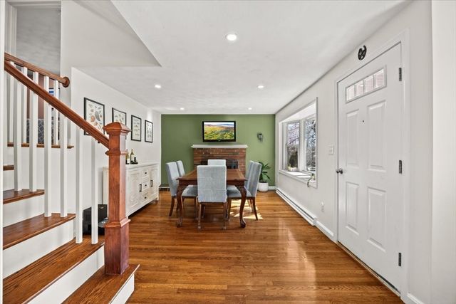 220 Weymouth St, Holbrook, MA 02343