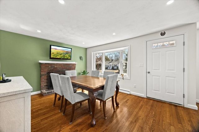 220 Weymouth St, Holbrook, MA 02343