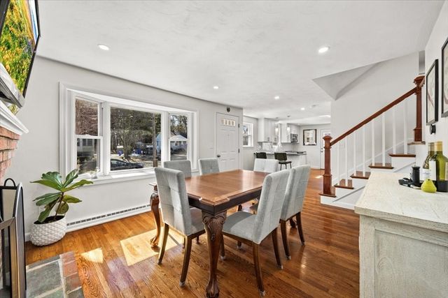 220 Weymouth St, Holbrook, MA 02343