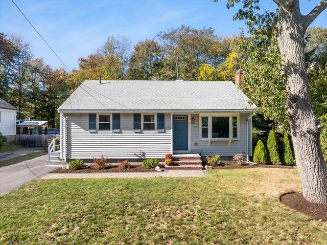 220 Weymouth St, Holbrook, MA 02343