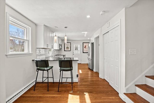 220 Weymouth St, Holbrook, MA 02343