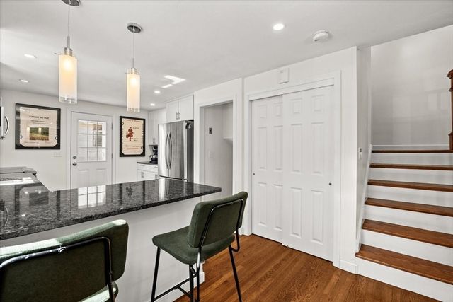 220 Weymouth St, Holbrook, MA 02343