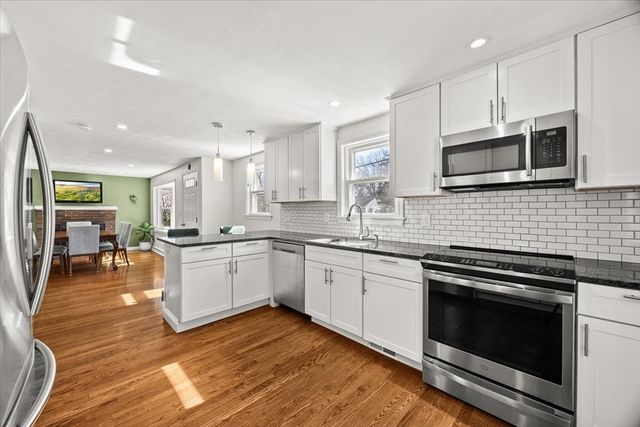 220 Weymouth St, Holbrook, MA 02343