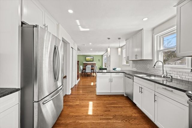 220 Weymouth St, Holbrook, MA 02343