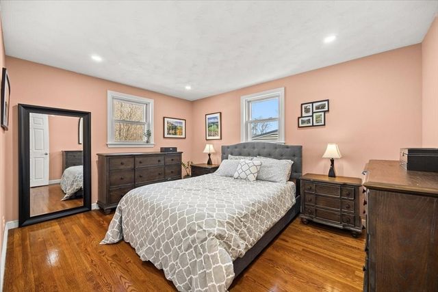 220 Weymouth St, Holbrook, MA 02343