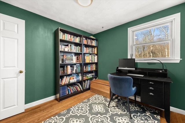 220 Weymouth St, Holbrook, MA 02343