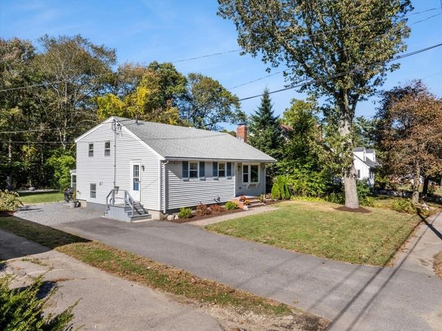 220 Weymouth St, Holbrook, MA 02343