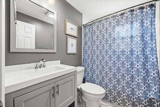 220 Weymouth St, Holbrook, MA 02343