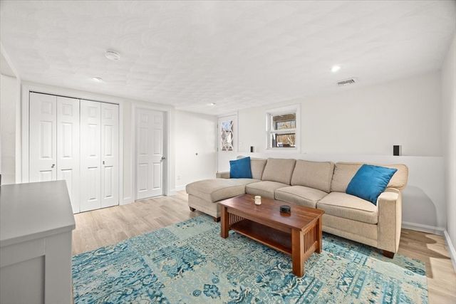 220 Weymouth St, Holbrook, MA 02343