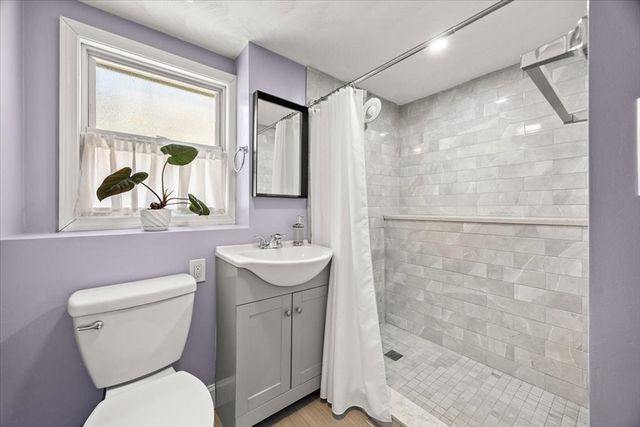 220 Weymouth St, Holbrook, MA 02343