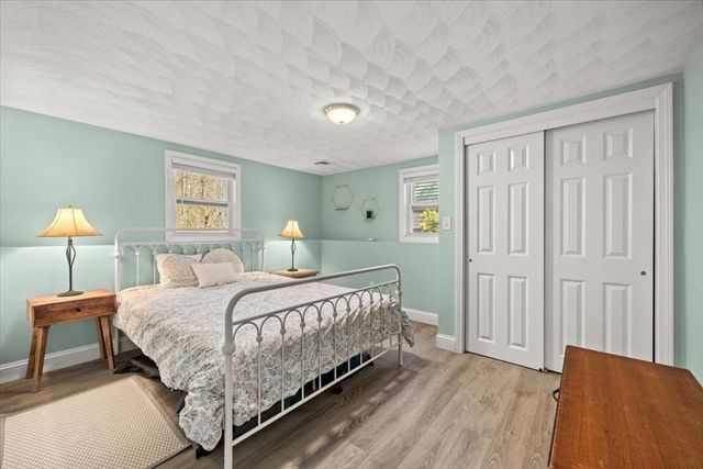 220 Weymouth St, Holbrook, MA 02343