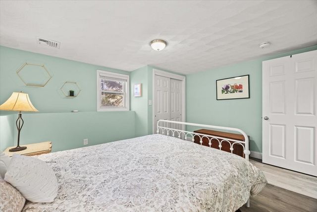 220 Weymouth St, Holbrook, MA 02343