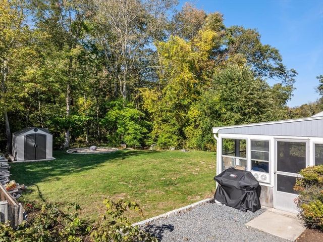 220 Weymouth St, Holbrook, MA 02343