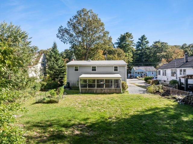 220 Weymouth St, Holbrook, MA 02343