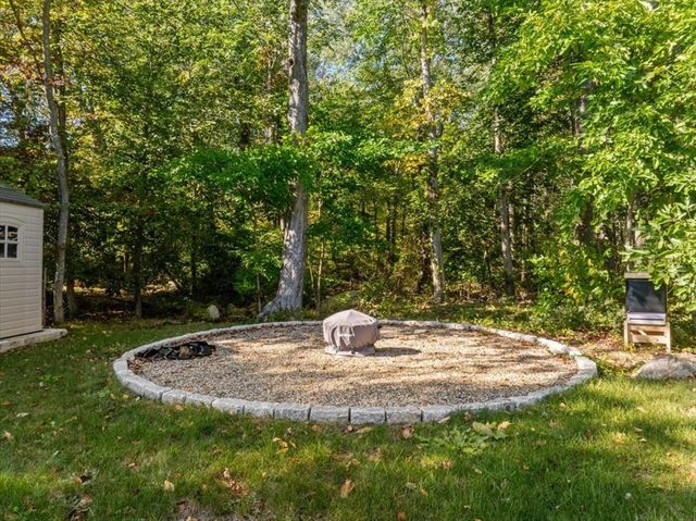 220 Weymouth St, Holbrook, MA 02343