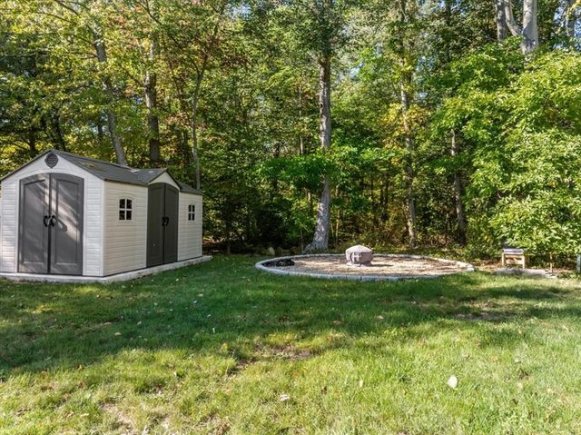 220 Weymouth St, Holbrook, MA 02343