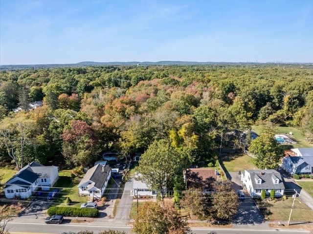 220 Weymouth St, Holbrook, MA 02343