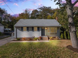 220 Weymouth St, Holbrook, MA 02343