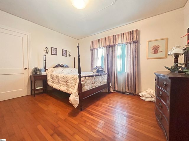 1003 W Main Street, Laurens, SC 29360