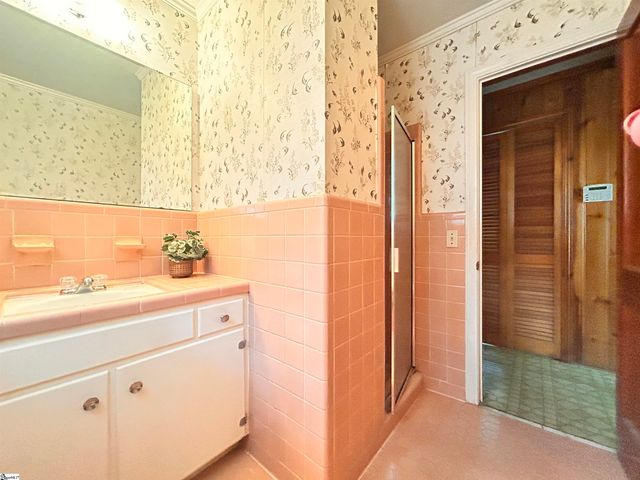 1003 W Main Street, Laurens, SC 29360
